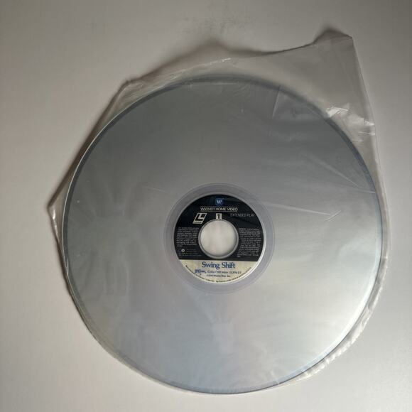 SWING SHIFT Laserdisc LD GOOD CONDITION KURT RUSSELL GOLDIE HAWN GREAT FILM! - Picture 3 of 4